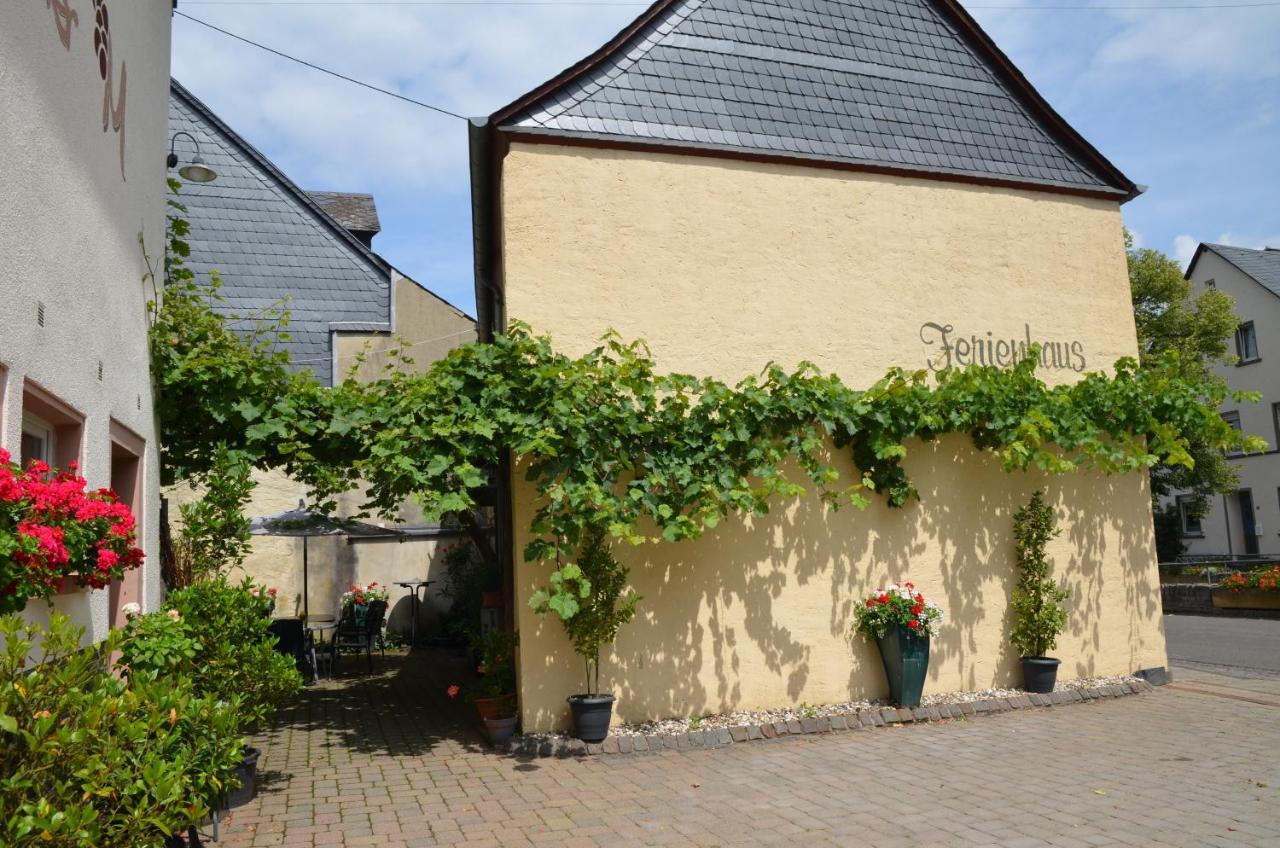 Altes Winzerhaus - Ferienhaus Burgen  Exterior photo